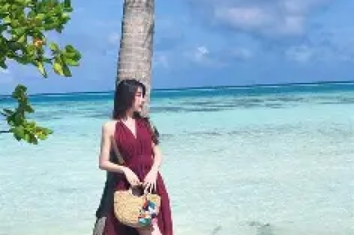 重庆网红呆呆直播首秀自曝35岁未婚回应礼物打赏争议